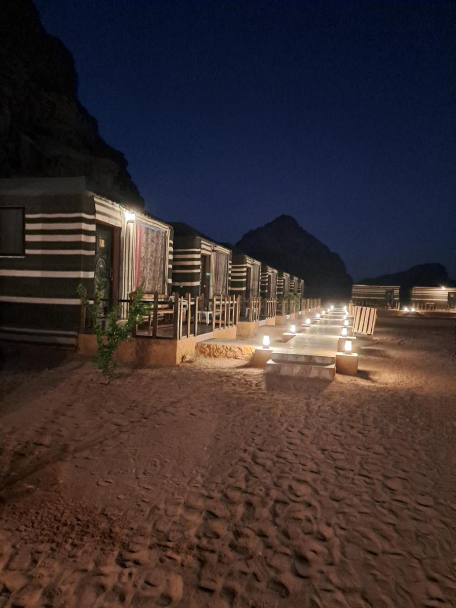 Taj Wadi Rum Camp Екстер'єр фото