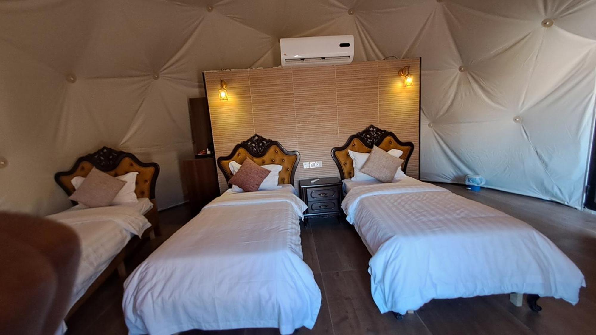 Taj Wadi Rum Camp Екстер'єр фото